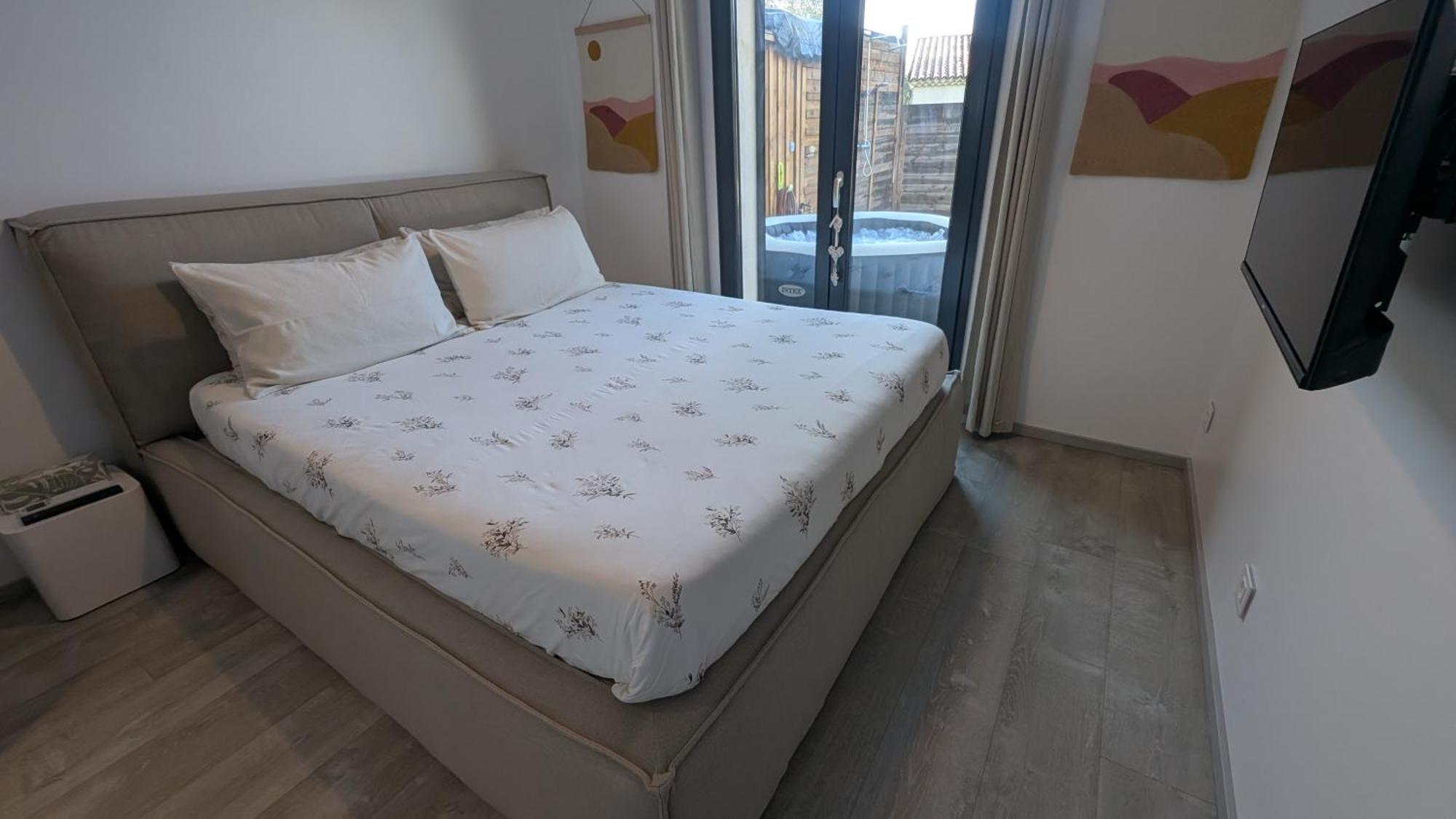 Appartement Luxe Avec Piscine Chauffee & Jacuzzi Prive - Cote D'Azur Roquefort-les-Pins Exteriör bild